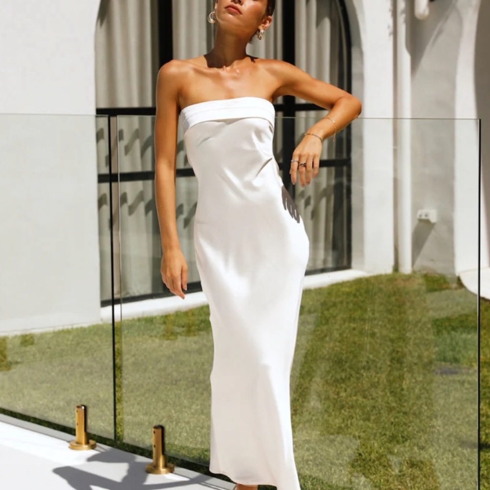 Hello Molly size small white coolness calling satin maxi dress